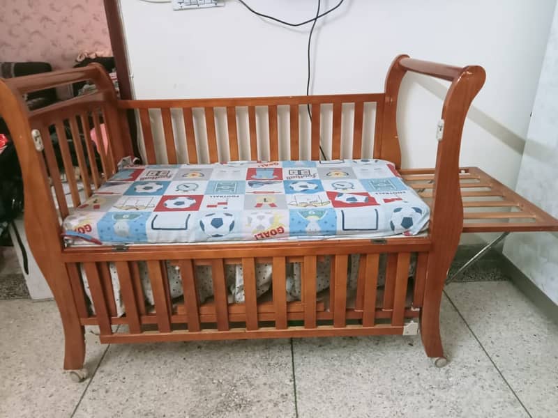 Kids Cot/Baby cot/baby bed/Branded cot/wheel. cot 2