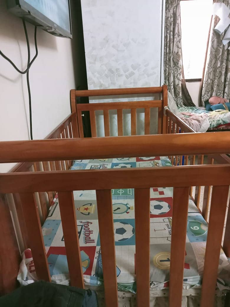 Kids Cot/Baby cot/baby bed/Branded cot/wheel. cot 3