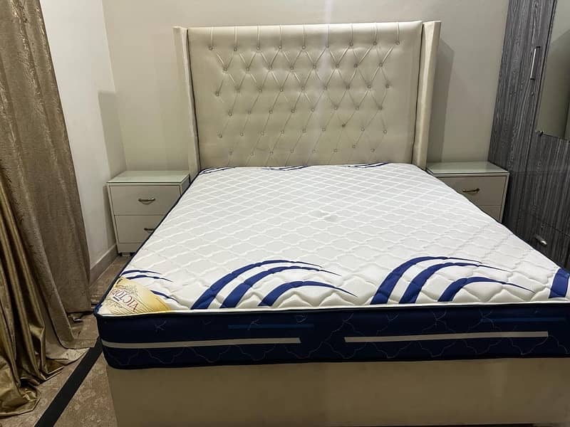 Well conditioned Queen size bed along side tables and Mirror 3