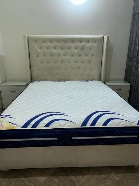Well conditioned Queen size bed along side tables and Mirror 4