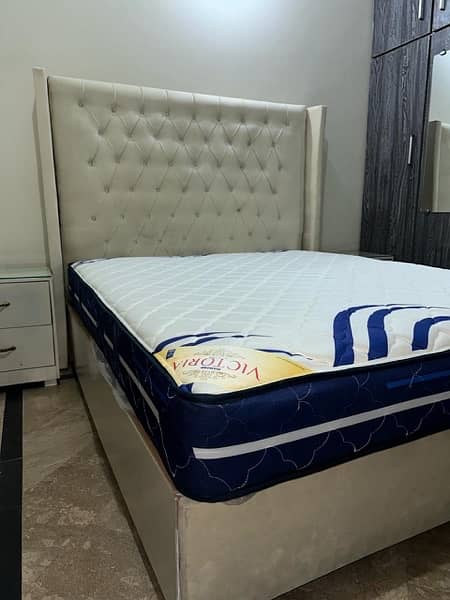 Well conditioned Queen size bed along side tables and Mirror 5
