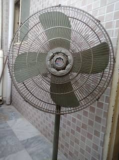 Pedestal fan in good condition