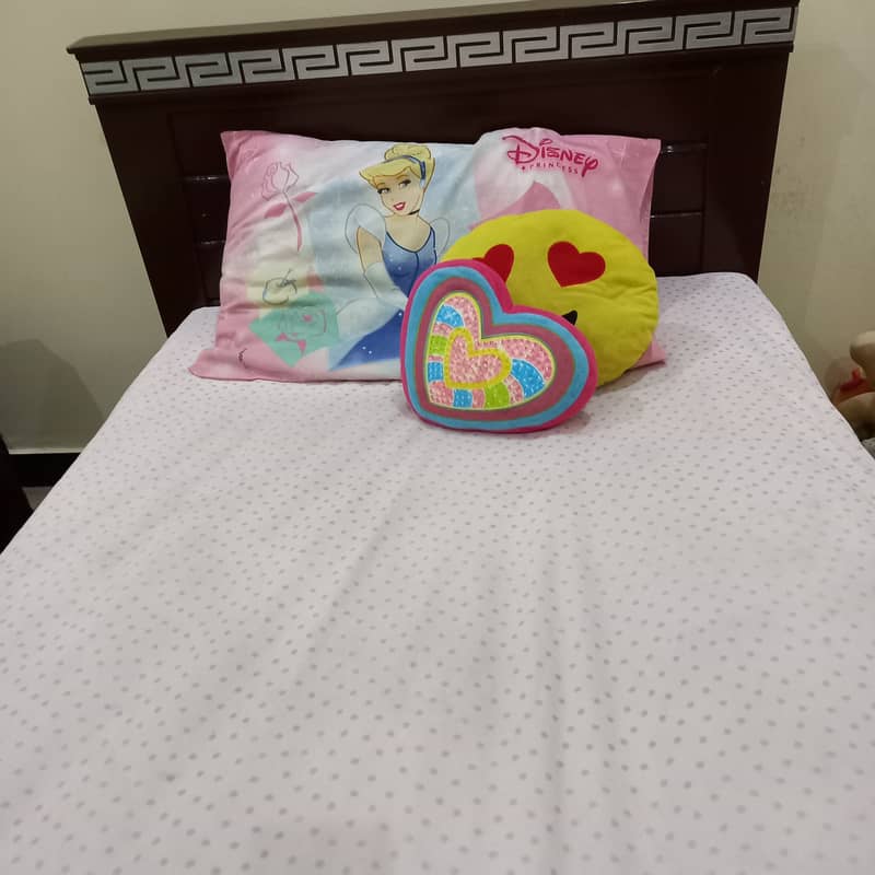 Single bed with molty foam mattress 1