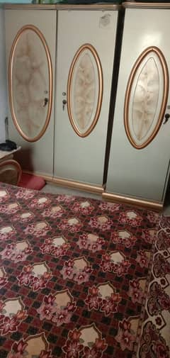 bedroom set  10/10 condition except divider urgent sell within days