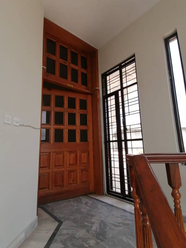 DHA 2 Kanal Excellent Upper Portion For Rent In Phase 3 2