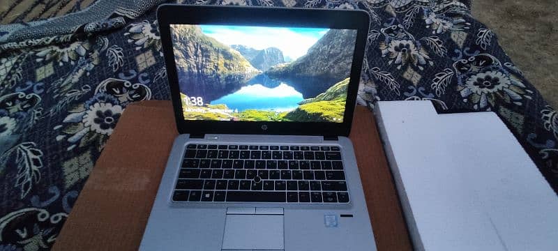 Hp Elitebook 820 G4- Core i5 7th
Generation 0