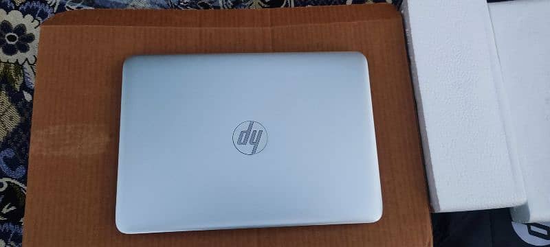 Hp Elitebook 820 G4- Core i5 7th
Generation 3