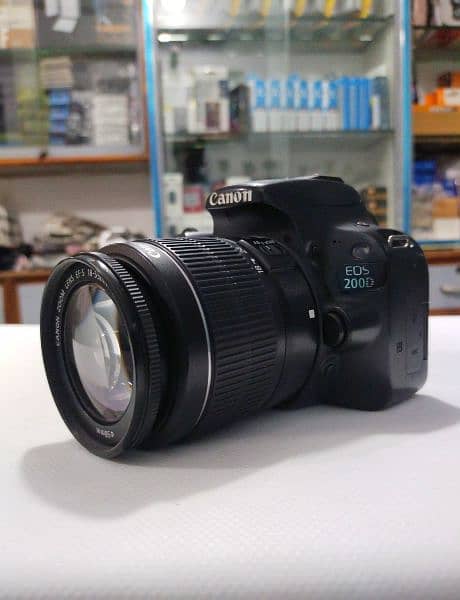 Canon 200D With 18-55mm Lens 0