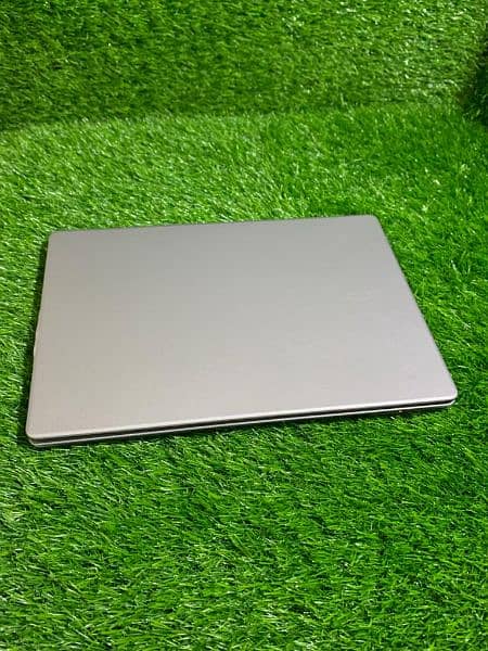 Laptop Acer c740  windows 10pro 4gb ram 128gb ssd 4
