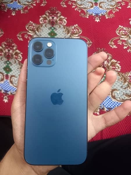 iphone 12 pro jv 128gb condition 10 by 9 sirf side pa scratches hain 2