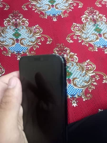 iphone 12 pro jv 128gb condition 10 by 9 sirf side pa scratches hain 3