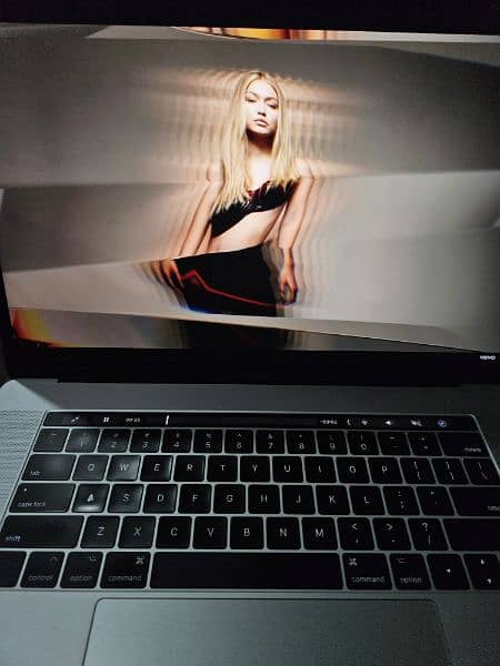 Macbook Pro 2017 15inch model 7