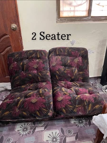 Sofa seates 1