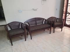 in very good condition sofa set