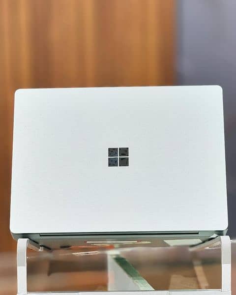 Microsoft Surface LAPTOP Go Touchscreen i5 10th Gen, 8GB RAM,256GB SSD 6