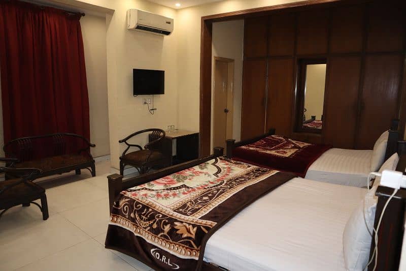 Family Hotel Rooms & Hostel in Lahore 0