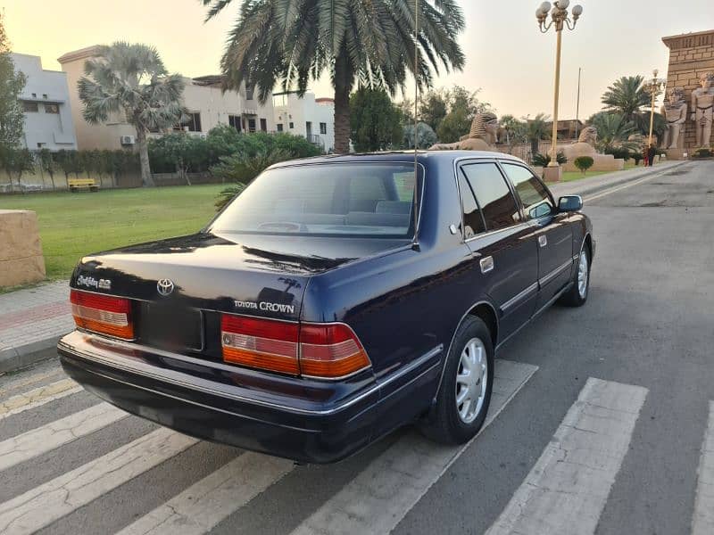 Toyota Crown 1998 Royal saloon 2