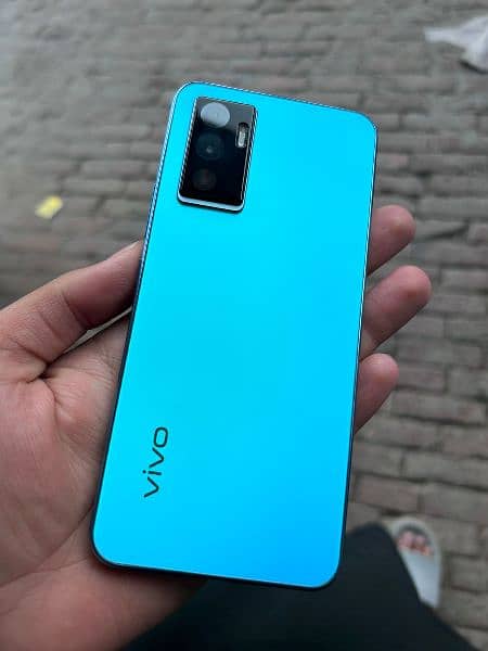 vivo v 23e with complete box and charge 2