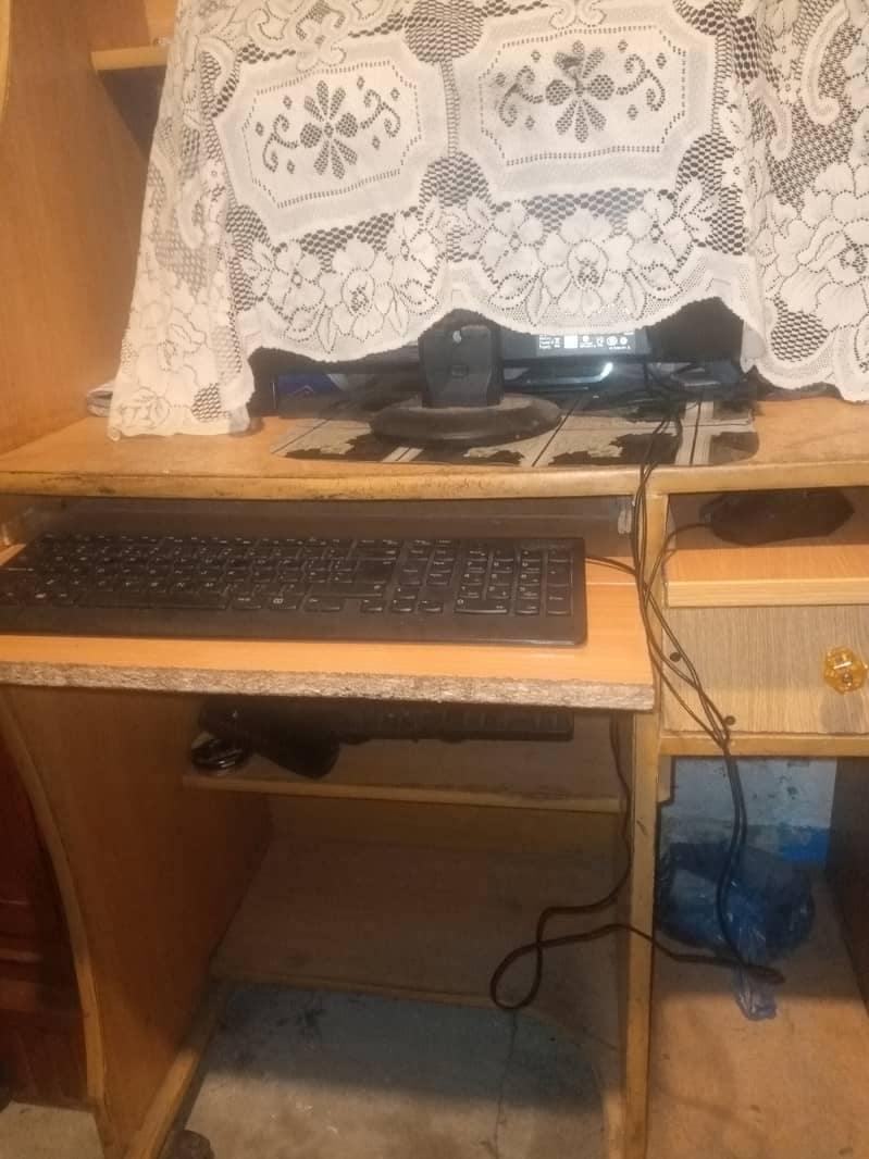 Computer and study table urgent sale 3