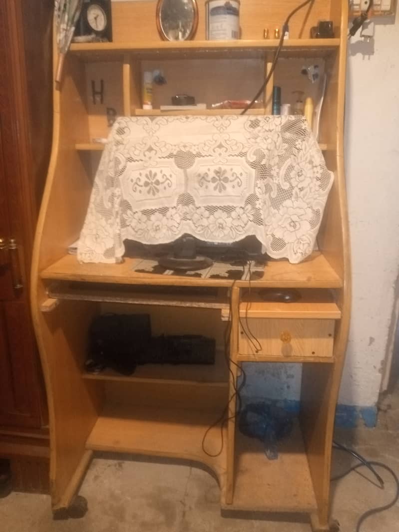 Computer and study table urgent sale 4