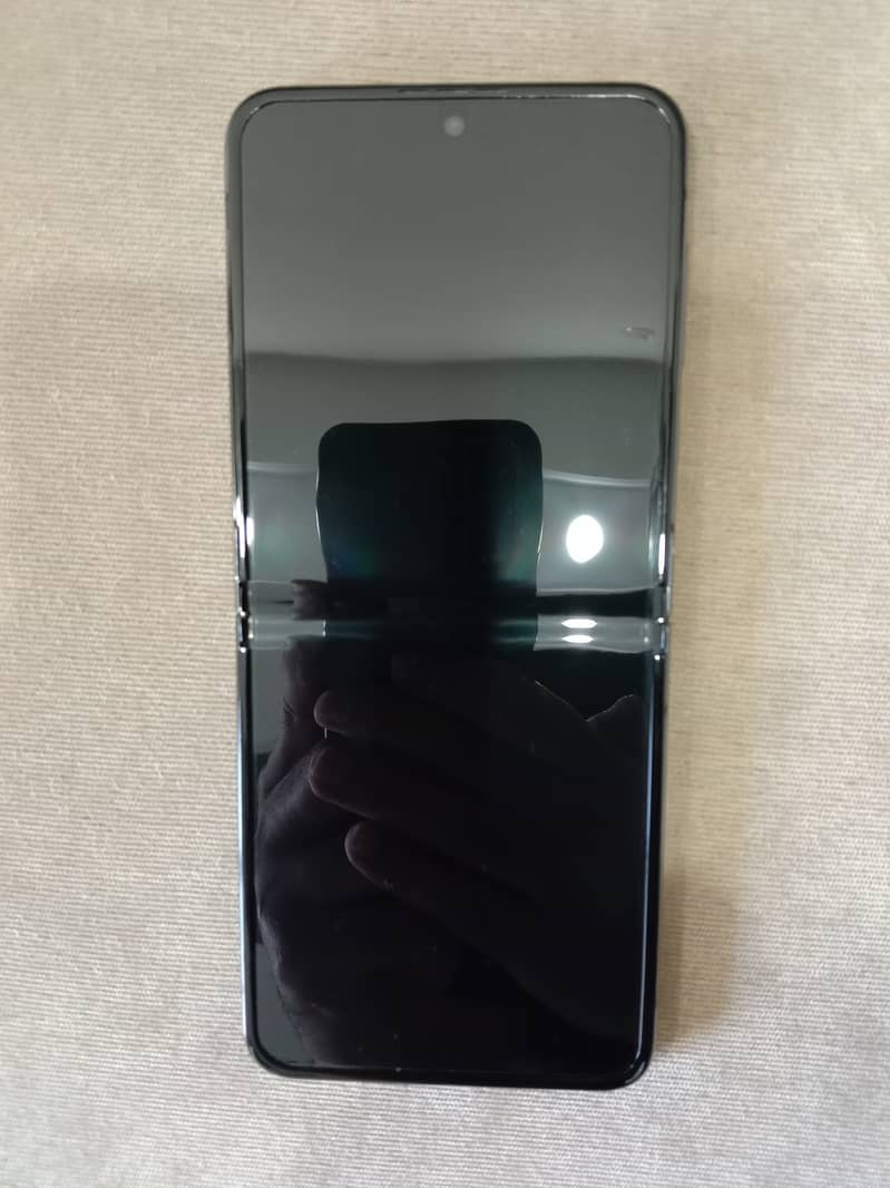 Samsung Galaxy Z flip 5 (mint condition) 3