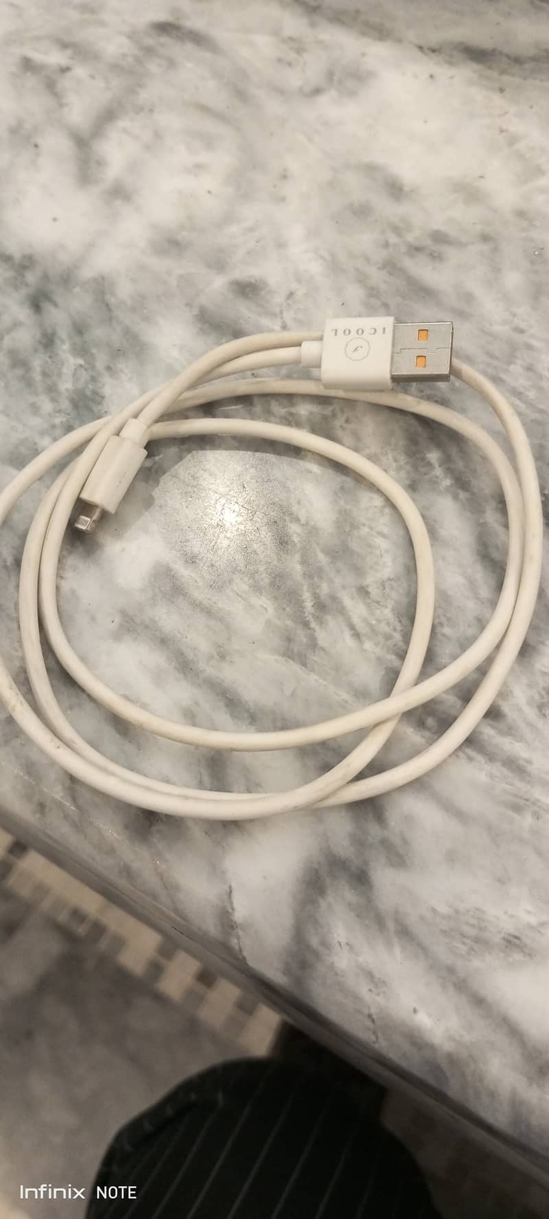 Original Apple charging cable 0