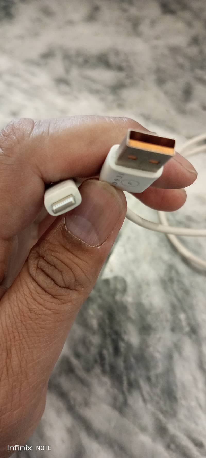 Original Apple charging cable 1
