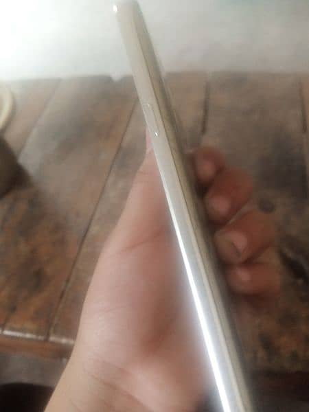 Samsung Galaxy S10 without panel 3