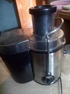 Westpoint Deluxe Juicer Model WF-5161 Black and Silver For Sale