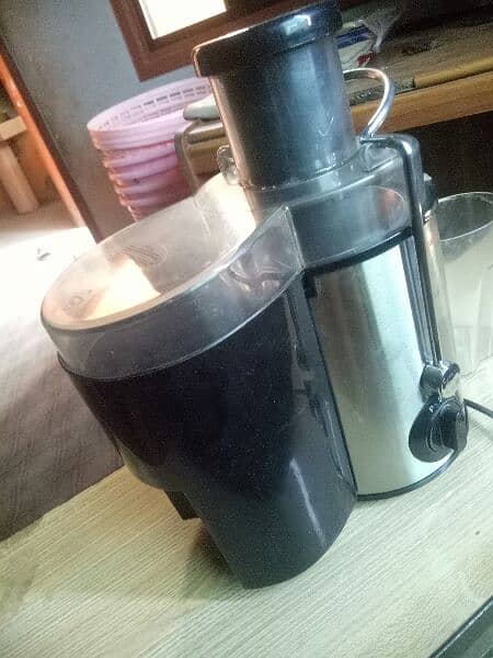 Westpoint Deluxe Juicer Model WF-5161 Black and Silver for sale. 1