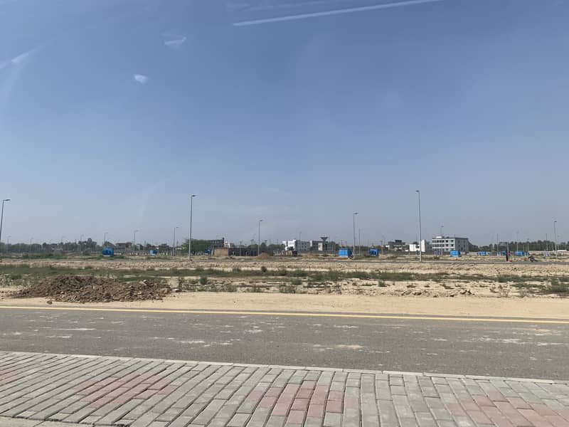 10 MARLA PLOT ON "120" FEET WIDE ROAD IN BLOCK "4Q" IS AVAILABLE FOR SALE ON COST OF LAND PRICE 10