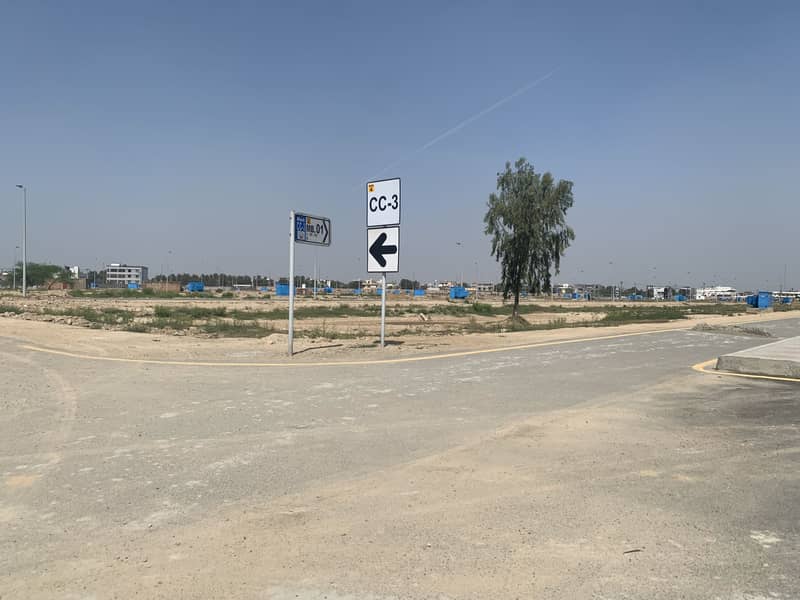 10 MARLA PLOT ON "120" FEET WIDE ROAD IN BLOCK "4Q" IS AVAILABLE FOR SALE ON COST OF LAND PRICE 15