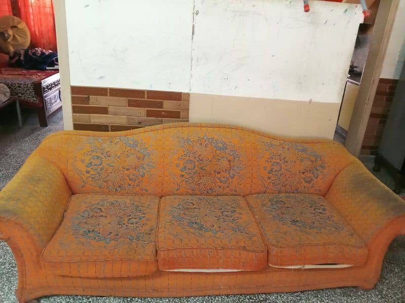 7 seater sofa in good condition 1