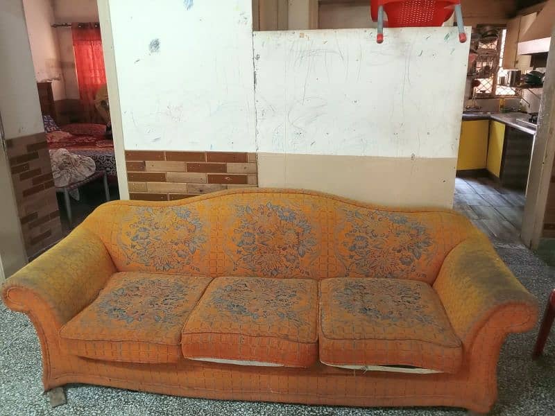 7 seater sofa in good condition 3