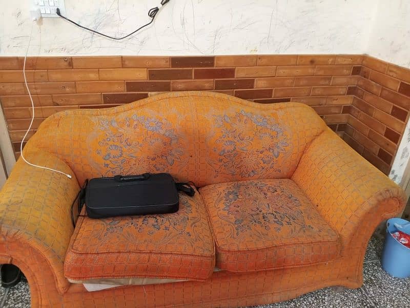 7 seater sofa in good condition 4