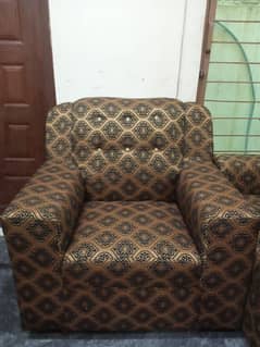 Almost new sofa 1.3 urgent sale 03268554147