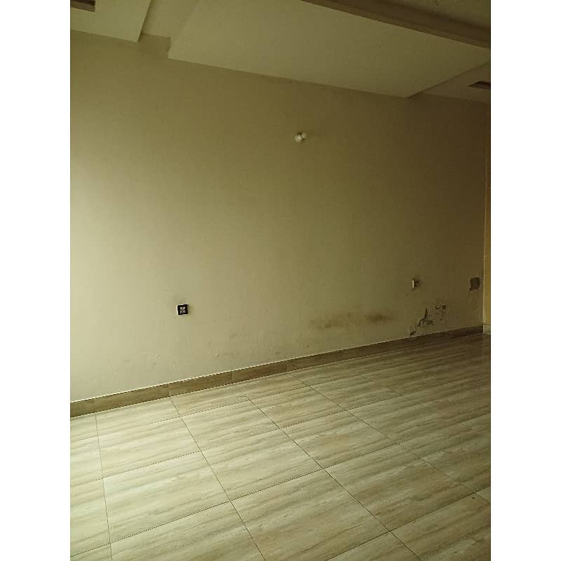 Centrally Located Upper Portion In Ismail City Is Available For Rent 4
