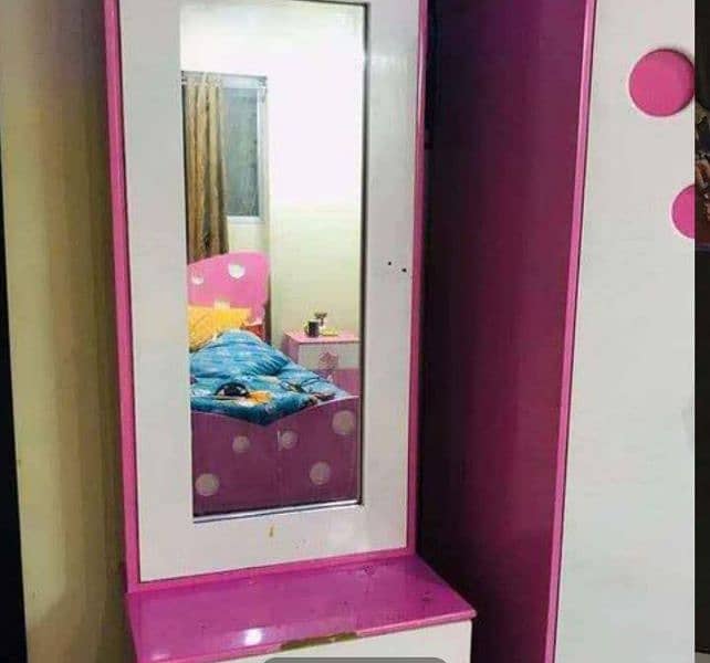 baby pink bed room set  ues urgent sale 1
