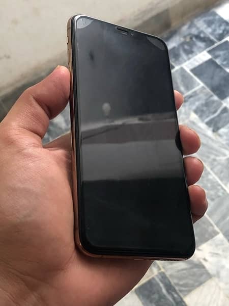I phone Xsmax golden clour 512 gb lush condition just betry Chen 2