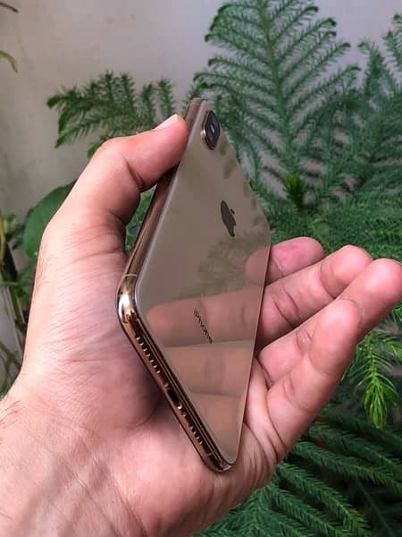 I phone Xsmax golden clour 512 gb lush condition just betry Chen 8