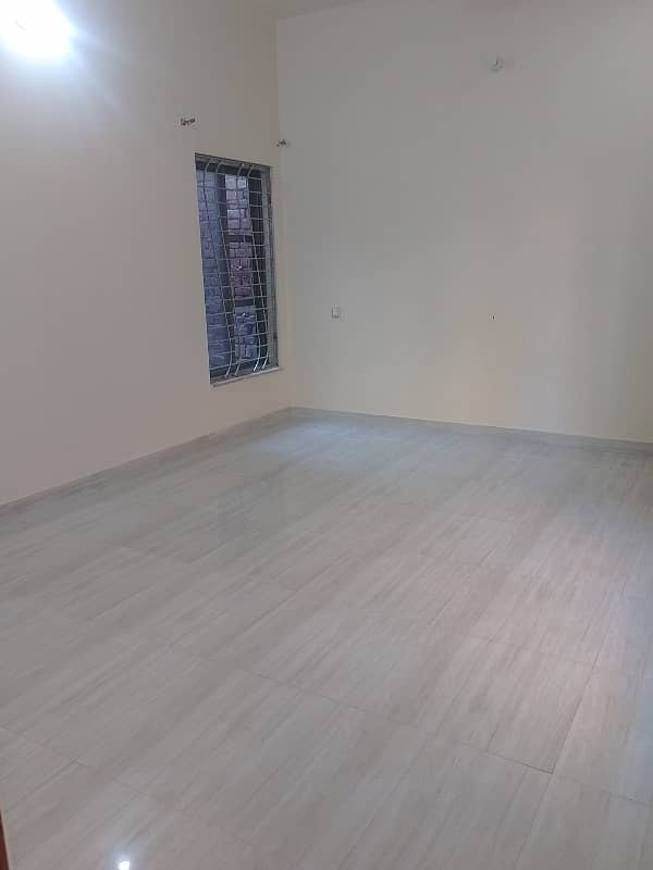 In Riaz Ul Jannah - Umer Block Of Faisalabad, A 10 Marla Upper Portion Is Available 2