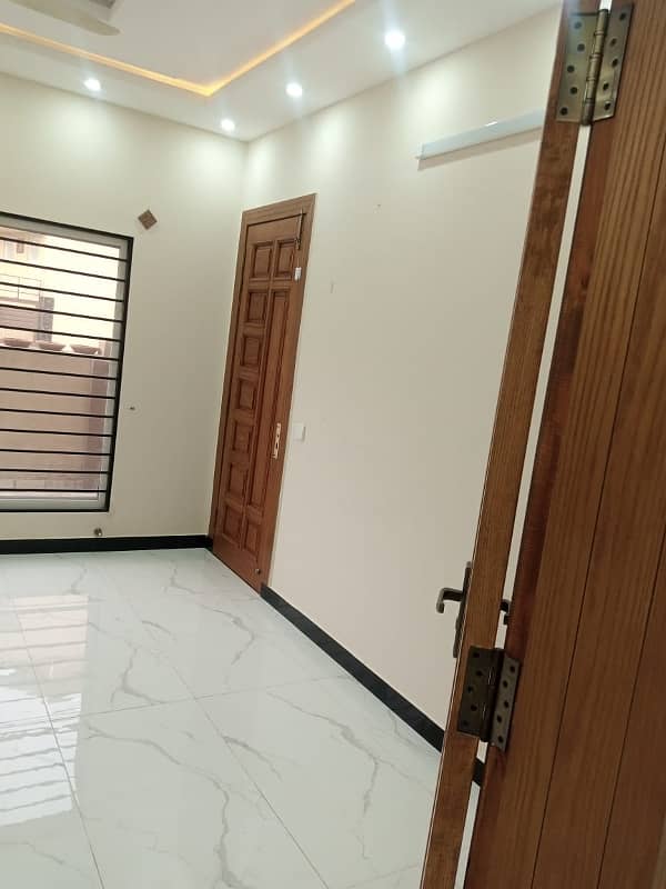 Available 10 marla Brand New house for rent in Bahria town phase 4 islamabad Rawalpindi 17