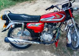 Honda 125cc 2016 model bike for sale WhatsApp number on 03229844345)