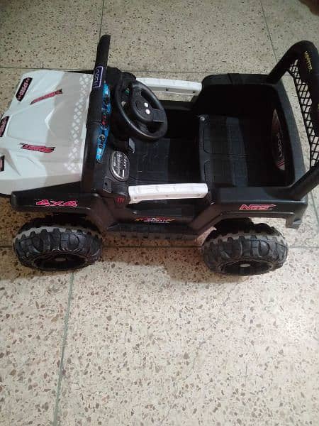 jeep with batteries and remote 1