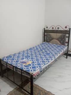 single iron bed heavy duty with diamond mattress
