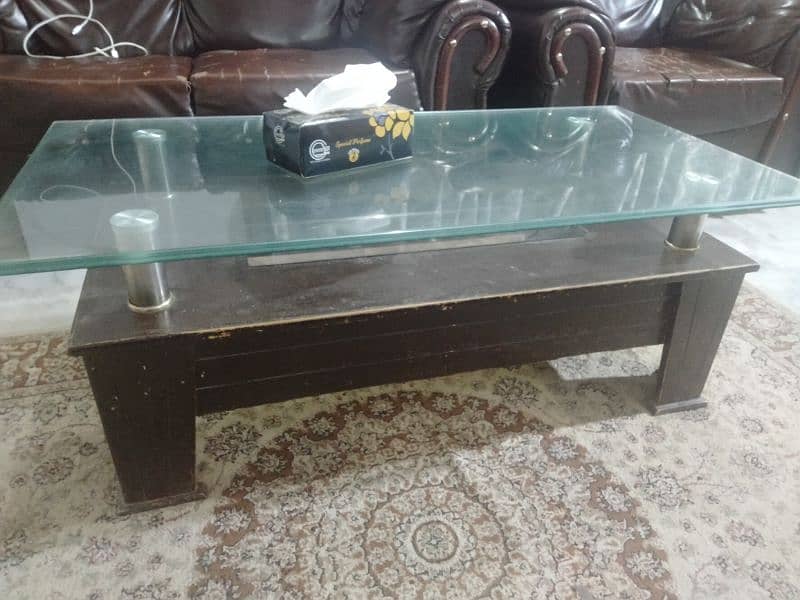 centre table in very good condition 0