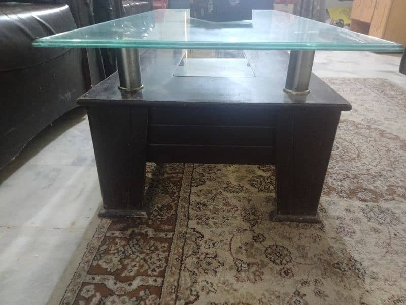 centre table in very good condition 2