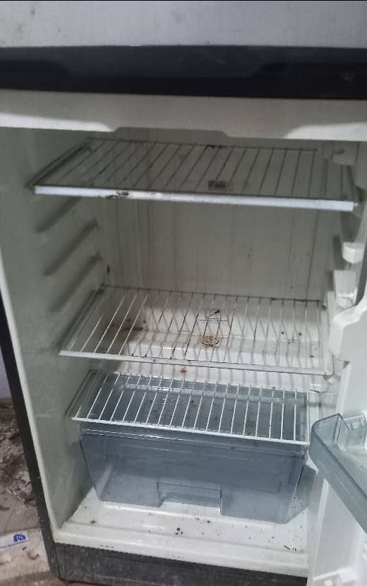 Dawlance refrigerators for sale only 48000    whatsapp 03159369330 1