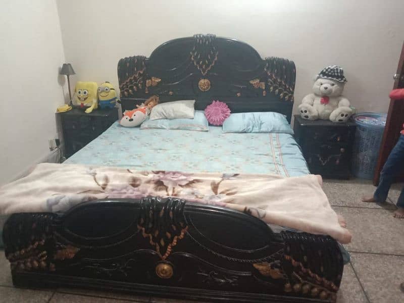 Beautiful Solid wooden bed set 0