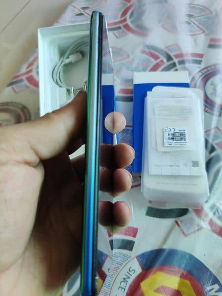 vivo y53s  8 128 33 w. fast charger 10/9 condition all ok 2